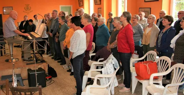 photo  cinquante-cinq choristes ont repris les répétitions sous la houlette de claude jullemier.  &copy;  le maine libre 