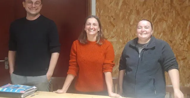 photo  armand guyot, trésorier, sophie frémont, présidente et claire dubois, secrétaire de l’association des parents d’élèves de cherré-marigné. 