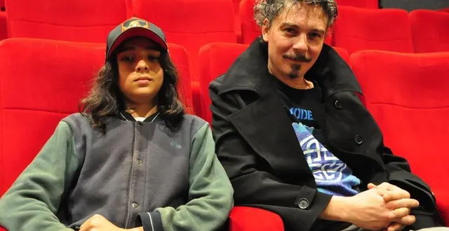 photo  alban cattiaux-cassirame, alias drop, ici avec son fils gabriel, est en lice dans le premier festival du court-métrage de la flèche.  &copy;  le maine libre 