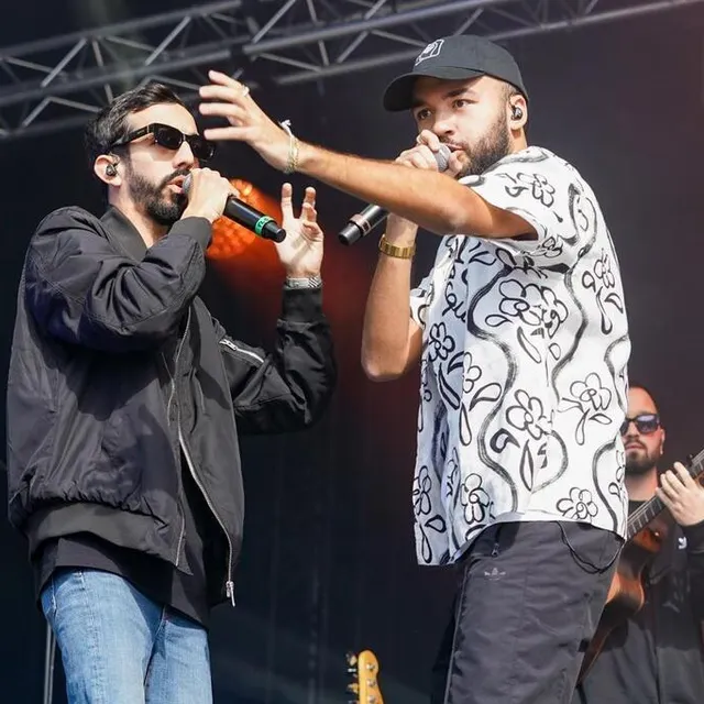 photo big flo et oli ont enflammé le public, au moment de la pause déjeuner sur le circuit bugatti du mans (sarthe), lors du gp explorer, samedi 8 octobre 2022.  ©  ouest-france