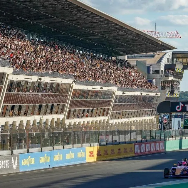 photo 37 000 personnes ont payé leur place pour assister au gp explorer samedi 8 octobre 2022, sur le circuit bugatti du mans (sarthe). 40 000 en comptant les invités et personnes accréditées. dès 8 h du matin, l’enceinte du circuit s’est remplie à vitesse grand v d’une jeune génération venue voir ceux qu’ils suivent habituellement à travers un écran.  ©  ouest-france