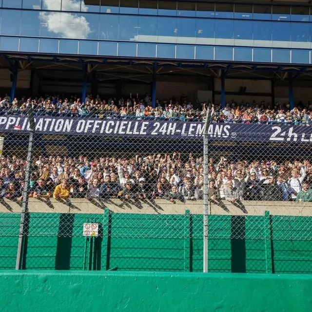 photo la clameur qui émanait du public dans les tribunes a fait frissonner les youtubeurs, présents au gp explorer, samedi 8 octobre au mans (sarthe).  ©  ouest-france