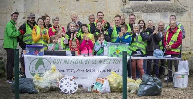 photo  marcher ensemble pour sensibiliser.  &copy;  mairie avezé 