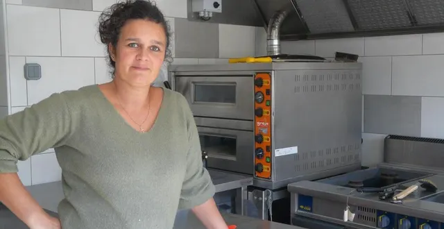 photo  la cuisine de la paus’café, tenue par julie perriot, a été entièrement refaite après l’incendie.  &copy;  le maine libre 
