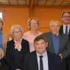 photo  les doyens, jacqueline grimaud et pierre lambla autour des élus. 