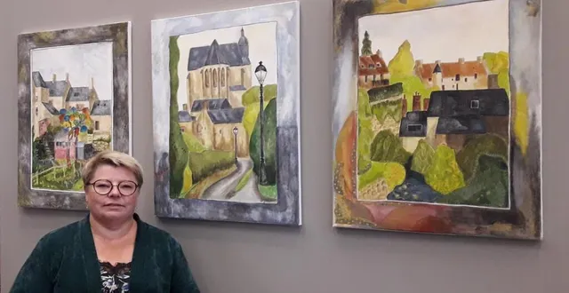 photo  lydie gahéry, à la roche-d’oëtre, où elle expose pour la première fois.  &copy;  ouest-france 