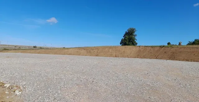 photo  les travaux ont commencé pour deux nouvelles parcelles de la zone artisanale de la tremblaie, à la milesse.  &copy;  ouest-france 