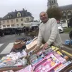 photo chaque mardi, avi segal installe son étal devant la poste d’argentan (orne).