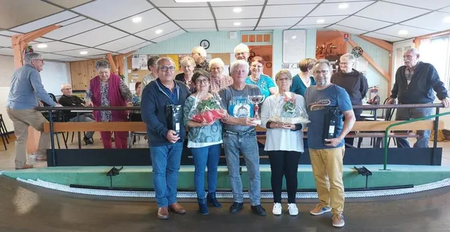 photo  les vainqueurs (à droite) et les finalistes.  &copy;  le maine libre 