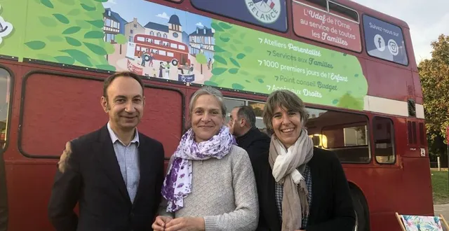 photo  sébastien marchal, président de l’udaf orne, accompagné d’elisabeth hurel et sandrine toutain, les deux animatrices qui seront au contact des enfants et des parents, dans le bus des familles.  &copy;  ouest-france 