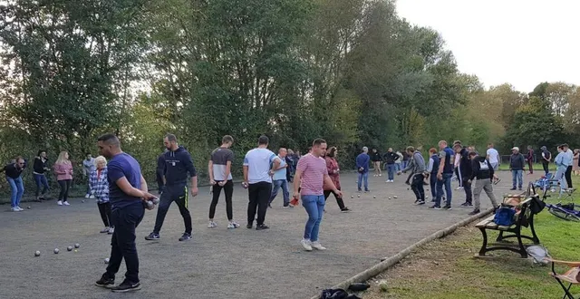 photo  beaucoup de monde pour le retour du concours organisé par le comité des fêtes.  &copy;  le maine libre 