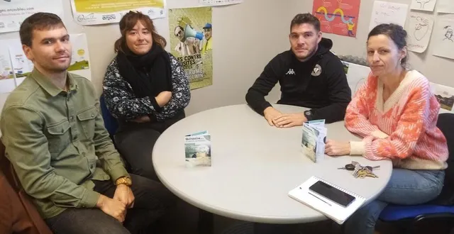 photo  vincent le parc, conseiller numérique ; jennifer le clos, coordinatrice à l’espace socioculturel du candéen ; thibauld chédanne, référent jeunesse à l’esc ; et hélène poirier, de la caf, ont présenté l’action numérique en direction des jeunes et des familles  &copy;  ouest-france 