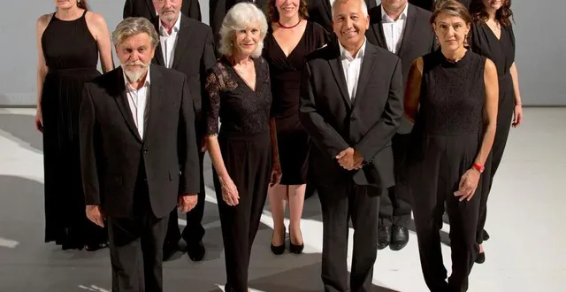 photo  le chœur de l’opéra de tours est dirigé par david jackson.  &copy;  marie petry 