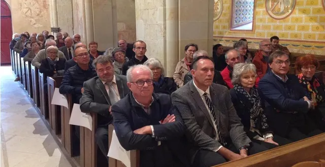 photo  une centaine de personnes ont assisté à la cérémonie d’inauguration de l’église saint-julien restaurée.  &copy;  le maine libre 