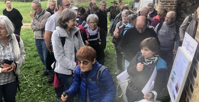photo  beaucoup de personnes intéressées par cette randonnée du patrimoine à avezé.  &copy;  le maine libre 