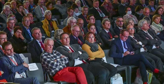 photo  ce samedi, 700 élus de sarthe étaient rassemblés samedi 15 octobre 2022 pour le congrès annuel des maires du département.  &copy;  le maine libre – yvon loue 