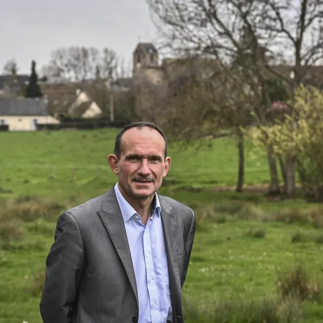 photo emmanuel franco, maire d’etival et président de l’association des maires sarthois.  ©  photo le maine libre denis lambert