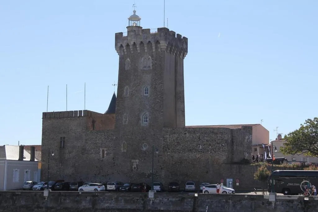 Les Sablesd’Olonne. Des découvertes majeures lors des fouilles archéologiques à la tour Les Les Sablesd’Olonne. Des découvertes majeures lors des fouilles archéologiques à la tour Les
