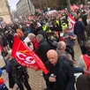 photo à 11 h, des manifestants se sont réunis sur la place de la préfecture.