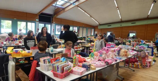 photo  la salle polyvalente transformée en un temple du jouet.  &copy;  le maine libre 