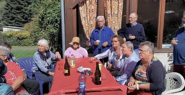 photo  les membres de vivre à lombron, lors de la sortie découverte du 18 septembre.  &copy;  archives le maine libre 