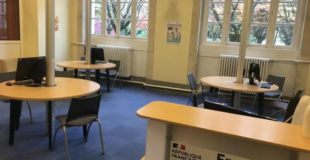 photo  l’inauguration de france services a eu lieu le 18 octobre 2022, au pôle culturel jean-chaudeurge, rue du collège, à flers, dans l’orne.  &copy;  ouest-france 