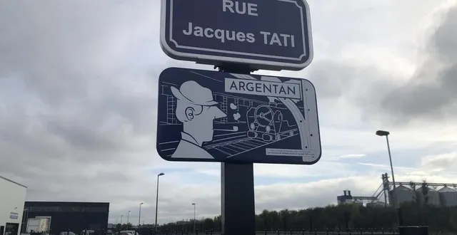 photo  la nouvelle rue jacques-tati, à argentan, accompagnée du personnage de monsieur hulot.  &copy;  ouest-france 