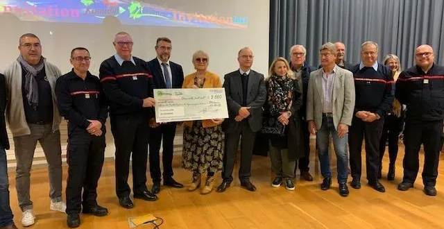 photo  lundi, un chèque de 2 860 € remis aux orphelins et pupilles des sapeurs-pompiers  &copy;  le maine libre 