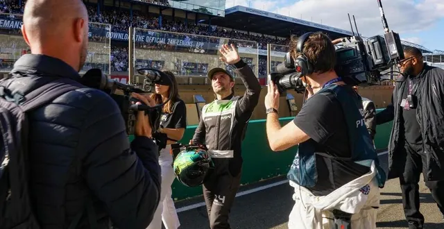 photo  le youtubeur squeezie sur le circuit bugatti du mans, samedi 8 octobre 2022, lors du premier gp explorer.  &copy;  ouest-france 