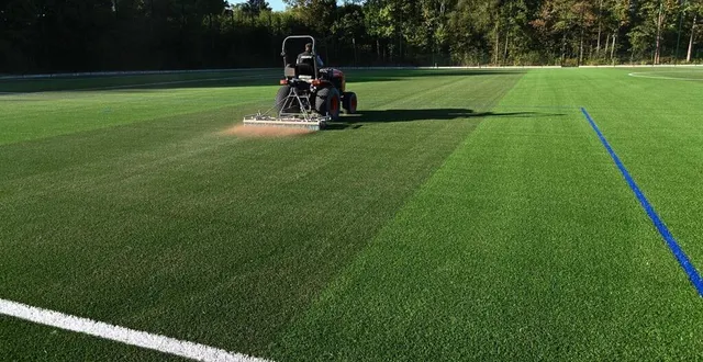photo  à chalonnes-sur-loire (maine-et-loire), un nouveau terrain de football synthétique est rempli de noyaux d’olives concassés. une solution qui n’a pas été retenue au mans.  &copy;  archives le courrier de l’ouest – josselin clair 