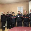 photo huit pompiers étaient présents lors de la réunion pour tenter de convaincre les habitants de s’engager comme pompier volontaire.