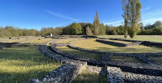 photo  le théâtre de cherré a été identifié en 1876 par la vicomtesse de quatrebarbes.  &copy;  yanne boloh 