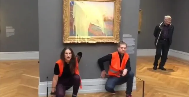 photo  les militants de letze generation devant « les meules » de monet, ce dimanche 23 octobre 2022.  &copy;  capture d’ecran letze generation 