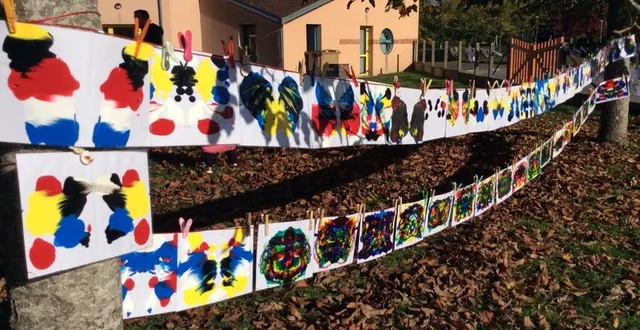photo  des décorations réussies et illuminées de soleil. cette année encore, l’école a participé à la grande lessive, une manifestation nationale qui consiste à exposer les dessins des enfants à l’extérieur. le thème « la couleur de mes rêves » a bien inspiré les petits de toutes les classes.  &copy;  ouest-france 