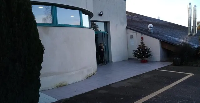 photo  la piscine de candé va devoir fermer ses portes, la commune ne pouvant supporter les hausses à venir du prix de l’énergie.  &copy;  archives ouest-france 