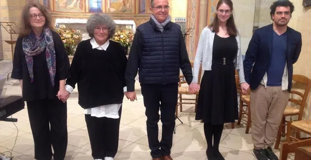 photo  anna homenya (pianiste), coline serreau, jean-yves le merrer, katlyn isaacson, nathanaël serreau (manque réta kazarian).  &copy;  le maine libre 