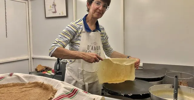 photo  gaëlle peaudecerf s’est lancée comme crêpière ambulante depuis cet été 2022. elle s’installe notamment le mardi place raphaël-élizé, à sablé-sur-sarthe.  &copy;  ouest-france 
