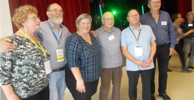 photo  les organisateurs avec le maire, guy fourmy à droite et, karine paquier et pierre guilpain au centre.  &copy;  le maine libre 