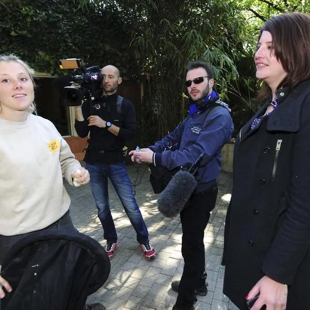 photo charlotte, ici avec l’une des équipes de banijay.  ©  archive le maine libre hervé petitbon