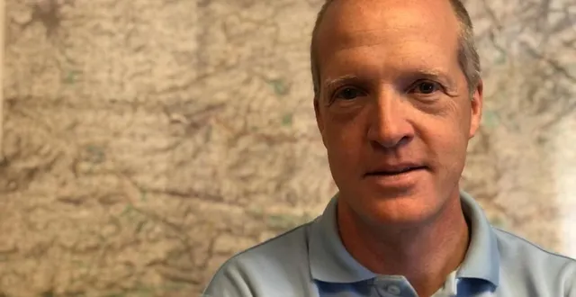 photo  le capitaine romain soulary, ici dans son bureau de la gendarmerie de domfront-en-poiraie.  &copy;  ouest-france 