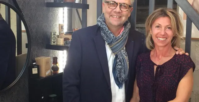 photo  christophe doré, président de l’union nationale des entreprises de coiffure rencontrait gaëlle laroche, gérante du salon 59 street coiffure, à angers (maine-et-loire), ce lundi 24 octobre 2022.  &copy;  ouest-france 
