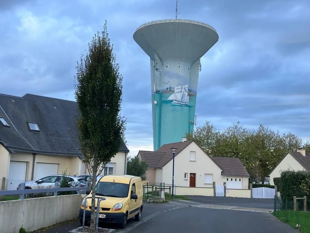 À Granville, pourquoi des foyers équipés d’antennes râteaux sont privés