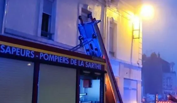 photo  l’incendie s’est déclaré ce matin vers 7h30.  &copy;  le maine libre 