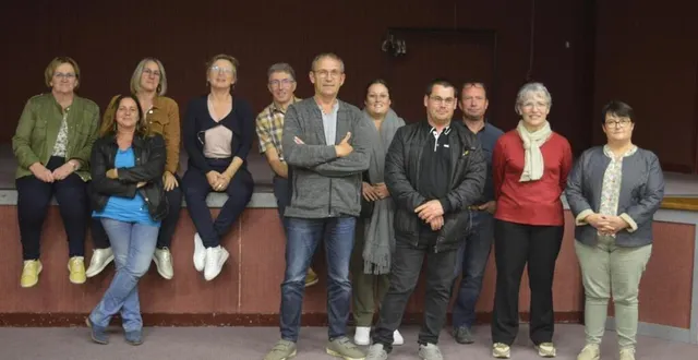 photo  à l’issue de la réunion d’information, un nouveau bureau a été élu pour l’association du comice 2023.  &copy;  le maine libre 