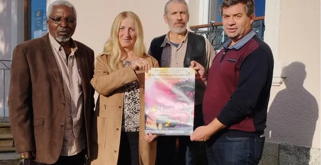 photo  patrick goyer, maire, (à droite), accompagné des membres de l’association france congo brazzaville et de l’aca.  &copy;  mairie de  villeneuve-en-perseigne 