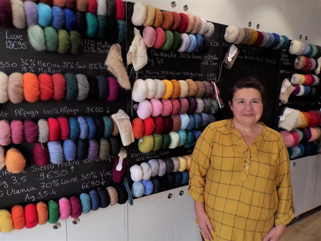 Elle a hérité de la passion du tricot de sa grandmère et a ouvert Les