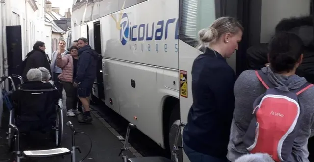 photo  un séjour à beg-porz dans le finistère a été organisé dernièrement pour vingt-trois seniors de différents ehpad  &copy;  le maine libre 