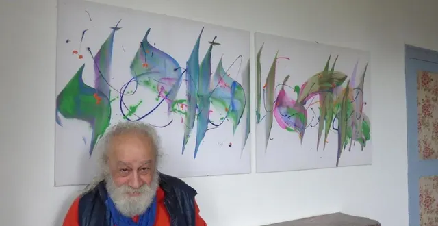 photo  abdollah kiaie, calligraphe perse, expose rue de l’île, à sablé-sur-sarthe, jusqu’au 5 novembre 2022.  &copy;  ouest-france 