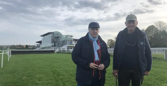 photo  jacques frappat, le président de l’hippodrome et tim richardson, en charge de la supervision de l’entretien des pelouses de l’hippodrome d’argentan (orne).  &copy;  ouest-france 