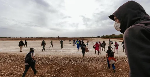 photo  des manifestants investissent le projet de construction de la réserve d’eau de sainte-soline (deux-sèvres) ce samedi.  &copy;  photopqr/la nouvelle republique/maxppp 
